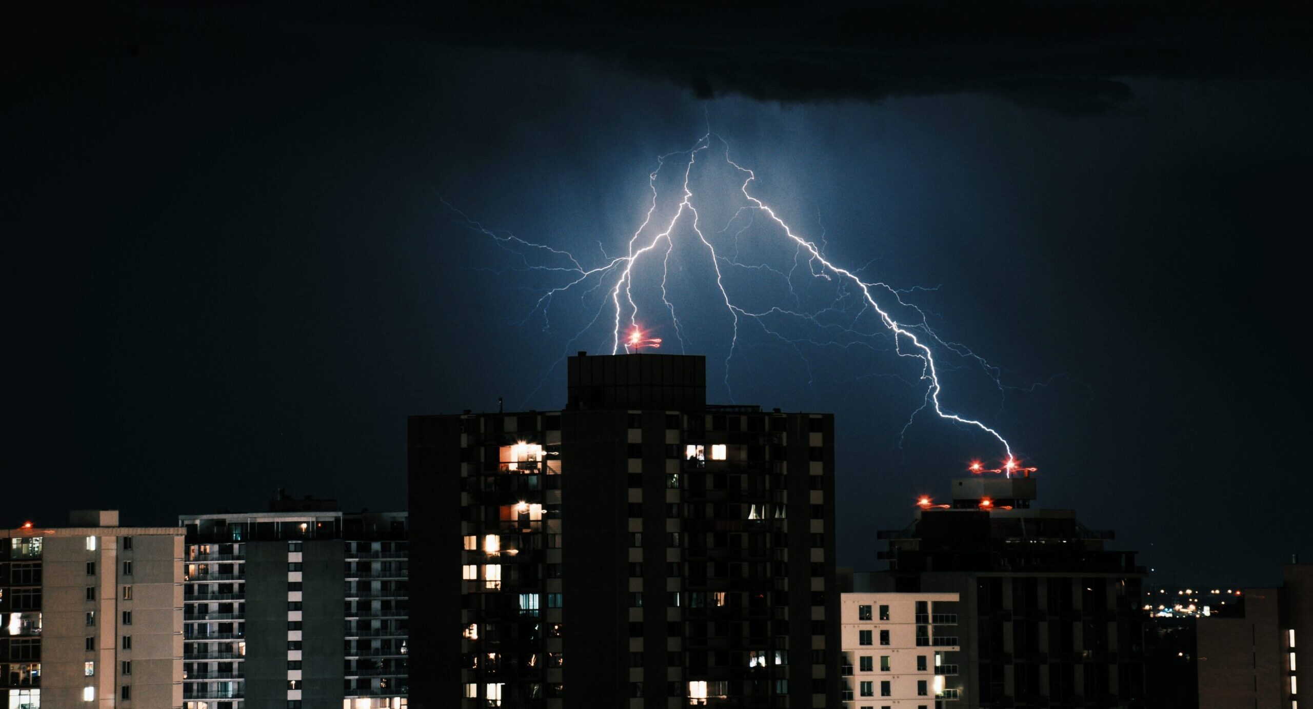 lightning-dark-sky-buildings-city-night